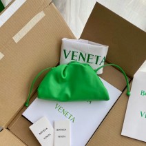 Bottega Veneta Small the Pouch Green B585852